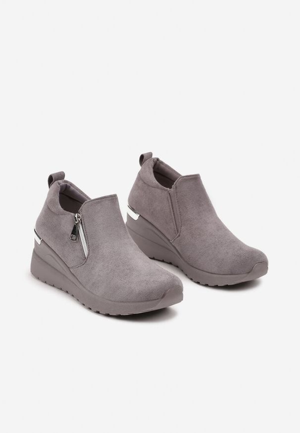Born2be - Szare Sneakersy na Koturnie Ozdobione Suwakiem i Dailee. Kolor: szary. Materiał: jeans. Wzór: aplikacja. Obcas: na koturnie