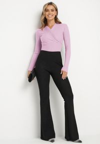Born2be - Fioletowy Dopasowany Sweter w Prążki z Kopertowym Dekoltem Masasani. Kolor: fioletowy. Materiał: bawełna. Wzór: prążki