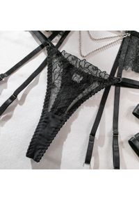 Intica - Koronkowy komplet bielizny z pasem i łańcuszkiem elegancki styl Dennise. Kolor: biały. Materiał: koronka. Wzór: koronka #6