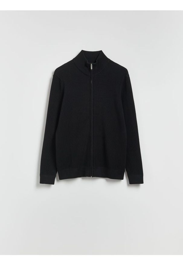 Reserved - Rozpinany sweter ze stójką - czarny. Typ kołnierza: kołnierzyk stójkowy. Kolor: czarny. Materiał: bawełna, dzianina