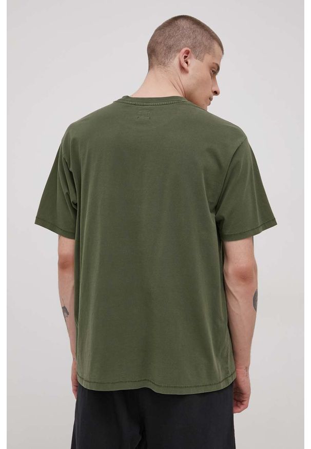 Levi's® - Levi's T-shirt bawełniany kolor zielony gładki. Okazja: na co dzień, na spotkanie biznesowe. Kolor: zielony. Materiał: bawełna. Wzór: gładki. Styl: biznesowy, casual