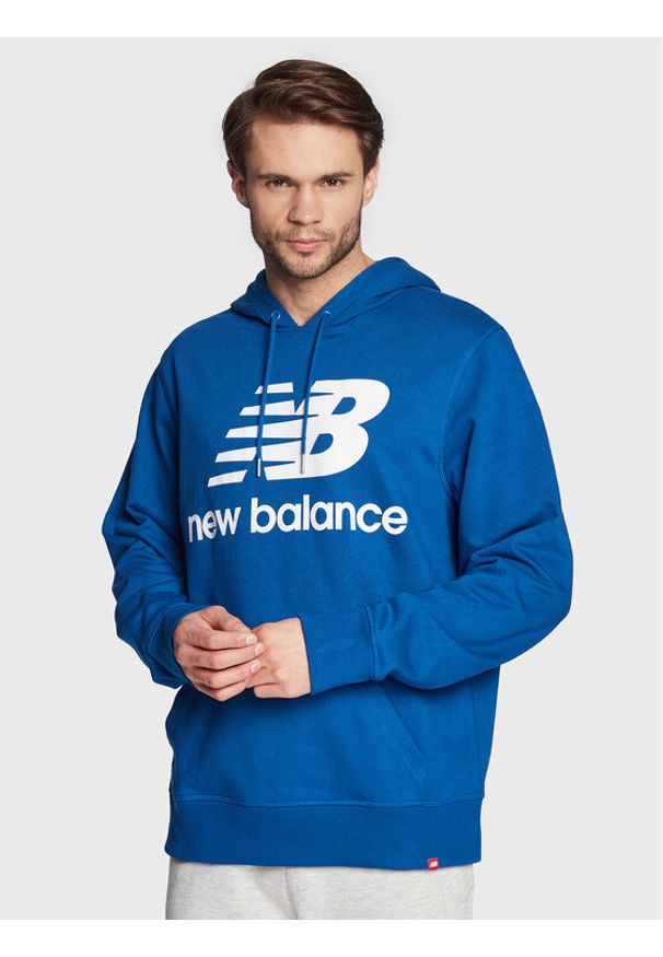 New Balance Bluza Essentials Stacked Logo MT03558 Niebieski Relaxed Fit. Kolor: niebieski. Materiał: bawełna, syntetyk