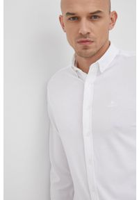 GANT - Gant Koszula męska kolor biały regular z kołnierzykiem button-down. Okazja: na co dzień. Typ kołnierza: button down. Kolor: biały. Materiał: materiał, dzianina, tkanina. Długość rękawa: długi rękaw. Długość: długie. Wzór: gładki. Styl: casual #4