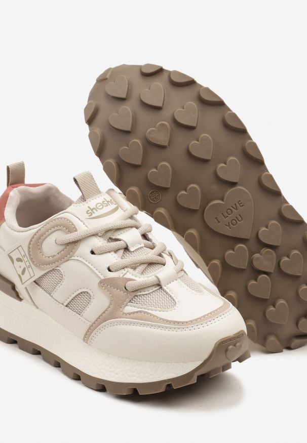 Renee - Beżowe Sneakersy Ozdobione Geometrycznym Motywem Tolissea. Okazja: na co dzień. Kolor: beżowy. Materiał: jeans. Wzór: geometria, aplikacja