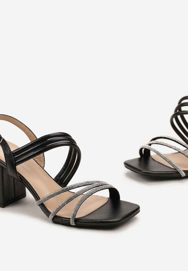 Born2be - Czarne Sandały na Szerokim Słupku z Cienkimi Paseczkami z Cyrkoniami Oreada. Kolor: czarny. Obcas: na słupku. Styl: wizytowy, elegancki