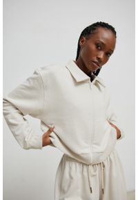 Marsala - Rozpinana bluza z kołnierzem w kolorze WHITE SAND - BOTANY -M/L. Okazja: do pracy. Materiał: jeans, bawełna, poliester, dzianina. Wzór: gładki. Styl: elegancki