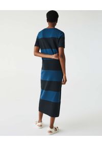 Lacoste - LACOSTE - Sukienka w paski z logo. Kolor: czarny. Materiał: prążkowany. Wzór: paski. Typ sukienki: dopasowane. Długość: maxi #4