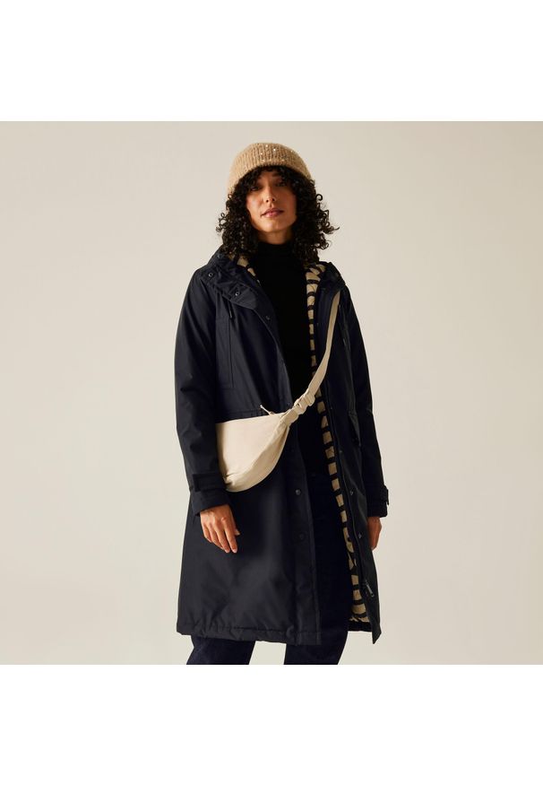 Regatta - Kurtka damska przeciwdeszczowa Long Orla Kiely. Kolor: czarny. Materiał: puch. Długość: długie. Wzór: nadruk. Sport: turystyka piesza