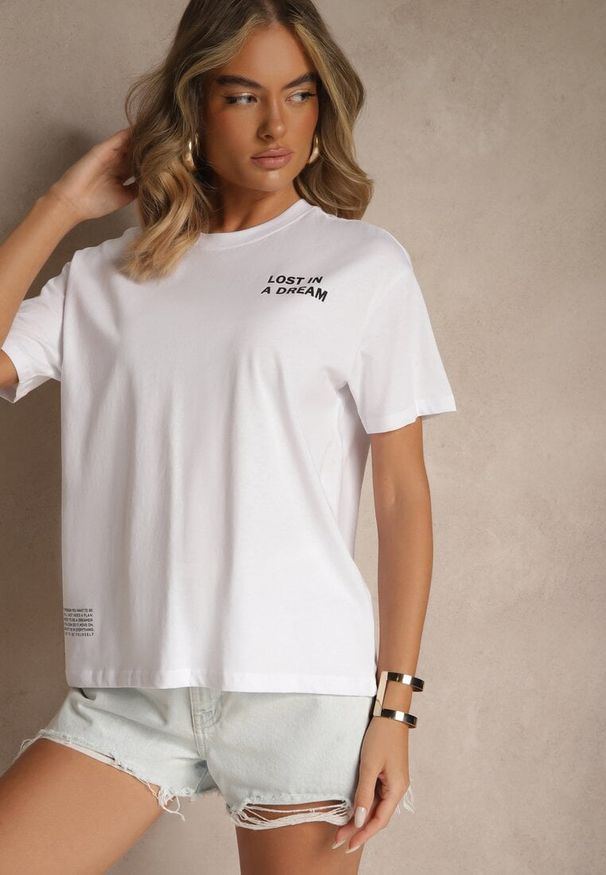 Renee - Biało-Różowy T-shirt z Bawełny Ozdobiony Nadrukiem Adneria. Okazja: na co dzień. Kolor: biały. Materiał: bawełna. Wzór: aplikacja, nadruk. Styl: casual