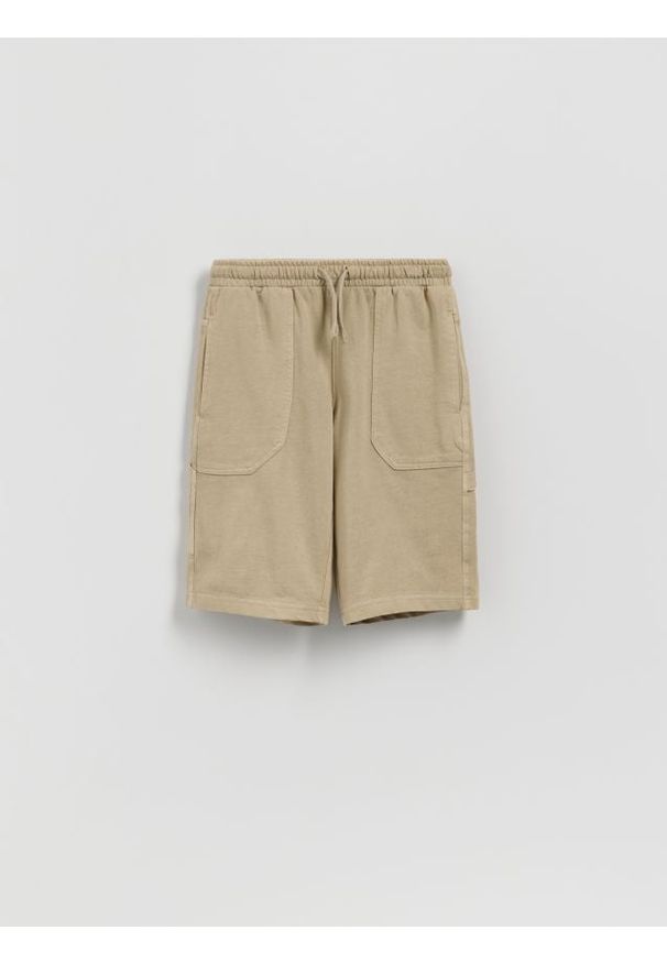 Reserved - Bawełniane szorty - beżowy. Kolor: beżowy. Materiał: bawełna. Wzór: gładki