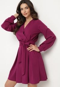 Born2be - Fioletowa Rozkloszowana Sukienka z Kopertowym Dekoltem i Wszytym Wiązanym Paskiem Temithie. Okazja: na co dzień. Typ kołnierza: dekolt kopertowy. Kolor: fioletowy. Materiał: jeans. Typ sukienki: kopertowe. Styl: casual, elegancki #7