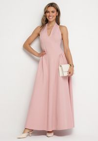 Born2be - Różowa Sukienka o Rozkloszowanym Kroju z Wiązanym Dekoltem Halter Senicea. Okazja: na spacer, na co dzień. Typ kołnierza: dekolt halter. Kolor: różowy. Typ sukienki: proste. Styl: casual #3
