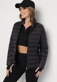 Born2be - Czarna Pikowana Kurtka w Klasycznym Stylu Nelaniel. Okazja: na co dzień. Kolor: czarny. Materiał: jeans. Styl: klasyczny #4