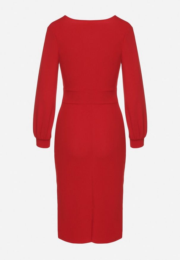 Born2be - Czerwona Ołówkowa Sukienka z Kopertowym Dekoltem i Bufiastymi Rękawami Ertellia. Okazja: na randkę, na ślub cywilny, na wesele. Typ kołnierza: dekolt kopertowy. Kolor: czerwony. Typ sukienki: ołówkowe, kopertowe. Styl: klasyczny