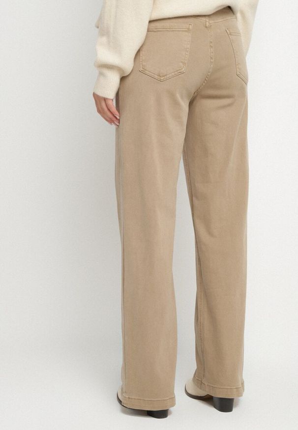 Born2be - Beżowe Szerokie Jeansy z Bawełny z Regularnym Stanem Nundria. Okazja: na spacer. Stan: podwyższony. Kolor: beżowy. Styl: elegancki, klasyczny