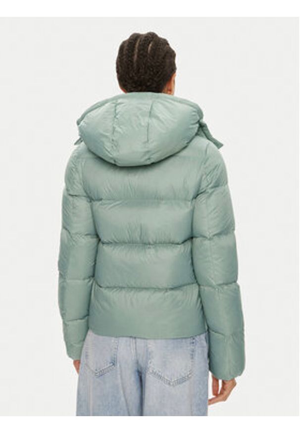 Calvin Klein Jeans Kurtka puchowa J20J223571 Zielony Regular Fit. Kolor: zielony. Materiał: syntetyk