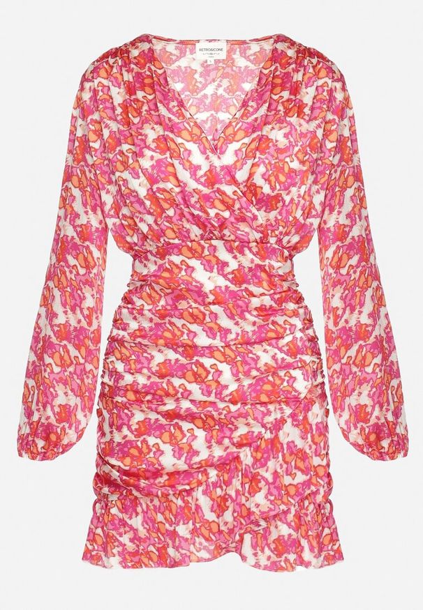 Born2be - Różowa Mini Sukienka Marszczona o Kopertowym Kroju z Lekką Falbanką Xarsa. Kolor: różowy. Typ sukienki: kopertowe. Długość: mini