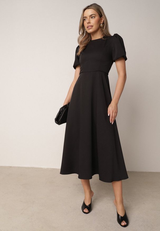 Born2be - Czarna Elegancka Sukienka VICES o Rozkloszowanym Kroju z Krótkim Rękawem Aezith. Okazja: na komunię, na wesele, na ślub cywilny. Kolor: czarny. Długość rękawa: krótki rękaw. Typ sukienki: proste, rozkloszowane. Styl: elegancki