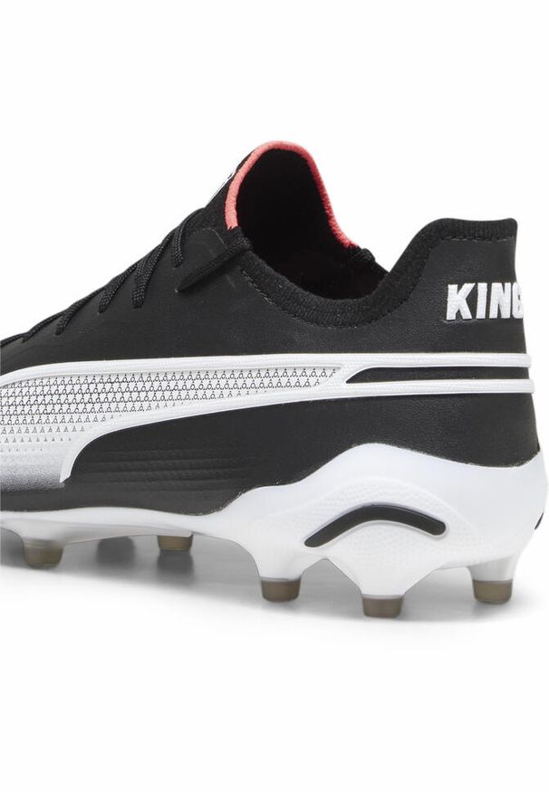 Puma - Buty piłkarskie KING ULTIMATE FG/AG PUMA Black White Fire Orchid Red. Kolor: biały, czarny, czerwony, wielokolorowy. Materiał: syntetyk. Sport: piłka nożna