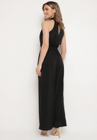 Born2be - Czarny Kombinezon z Ozdobną Kokardą Nelifira. Okazja: na co dzień, na ślub cywilny, na wesele, na imprezę. Kolor: czarny. Długość: długie. Wzór: aplikacja. Styl: casual, elegancki #6