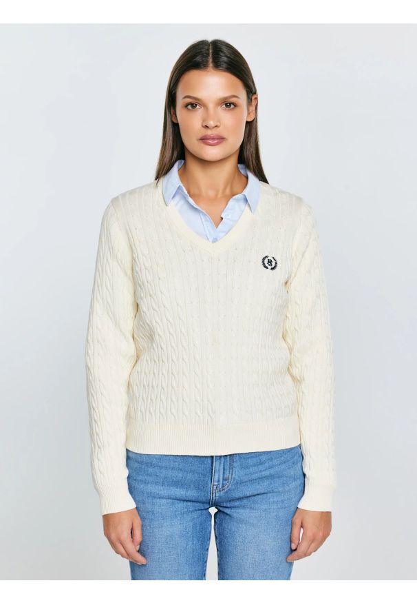 Big-Star - Sweter damski ze splotem warkoczowym z dekoltem v-neck kremowy Nisa 100. Kolor: kremowy. Materiał: bawełna, poliamid, włókno. Długość: długie. Wzór: ze splotem. Styl: klasyczny