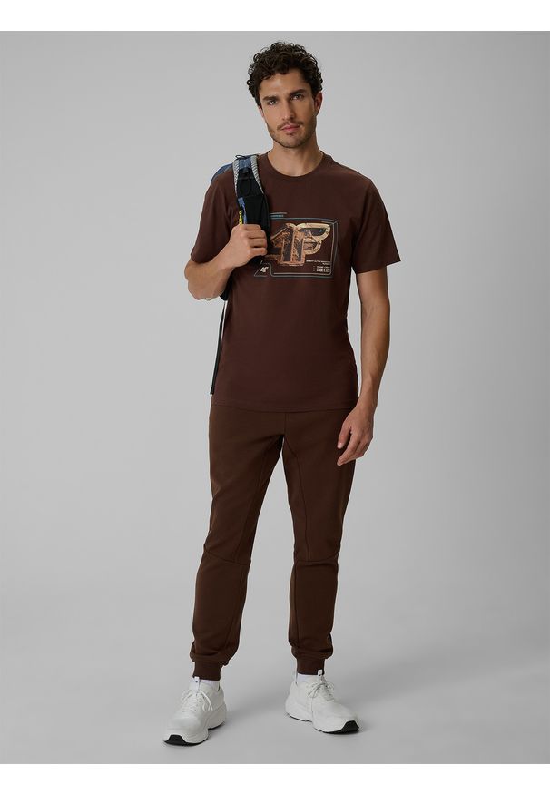 4f - 4F T-shirt regular z nadrukiem męski - brązowy S. Okazja: na co dzień. Kolor: brązowy. Materiał: materiał. Wzór: nadruk. Styl: casual