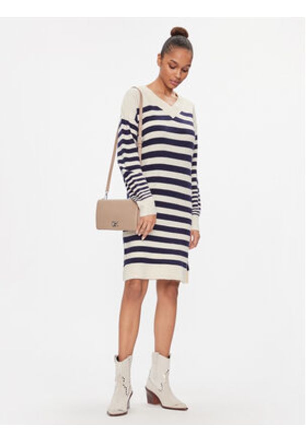 Vero Moda Sukienka dzianinowa 10291350 Beżowy Loose Fit. Kolor: beżowy. Materiał: syntetyk