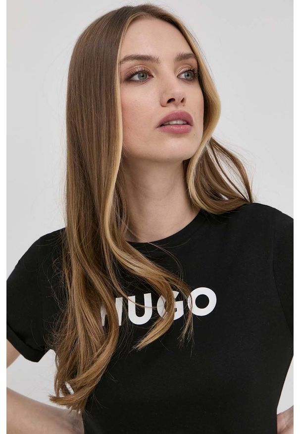 Hugo t-shirt damski kolor czarny. Okazja: na co dzień. Kolor: czarny. Materiał: dzianina, bawełna. Długość rękawa: krótki rękaw. Długość: krótkie. Wzór: nadruk. Styl: casual