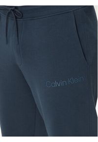 Calvin Klein Jeans Spodnie dresowe J30J326886 Niebieski Regular Fit. Kolor: niebieski. Materiał: bawełna