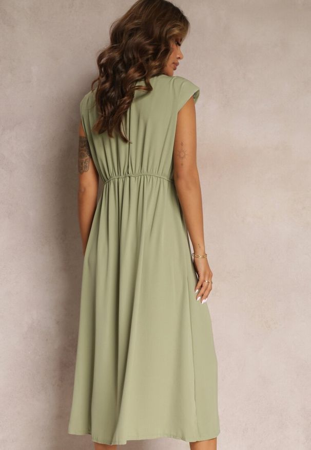 Renee - Zielona Midi Sukienka o Rozkloszowanym Fasonie z Ozdobnym Węzłem i Rozcięciem Zanondia. Kolor: zielony. Wzór: jednolity. Długość: midi