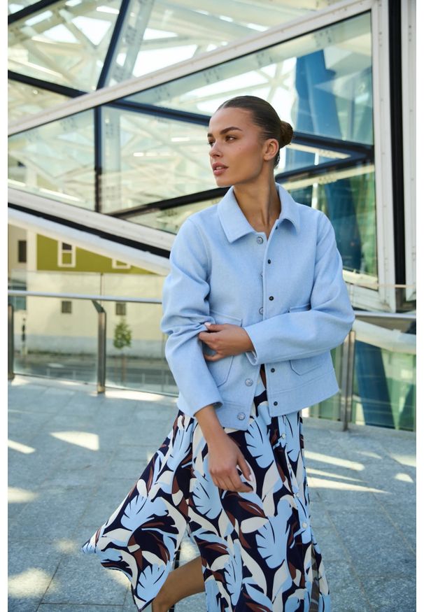 MOODO - Krótka kurtka błękitna. Kolor: niebieski. Materiał: poliester. Długość: krótkie