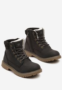 Born2be - Czarne Płaskie Sznurowane Traperki Clibee z Tłoczoną Cholewką Beriella. Okazja: na co dzień. Zapięcie: sznurówki. Kolor: czarny. Materiał: jeans. Szerokość cholewki: normalna. Sezon: zima, jesień. Styl: klasyczny, młodzieżowy, casual, elegancki #3