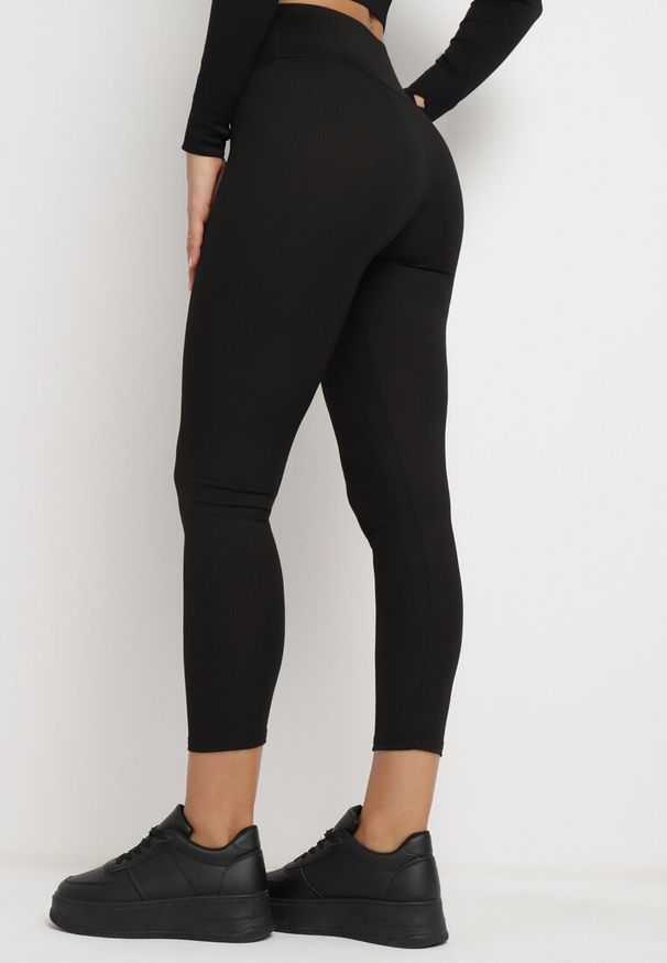 Born2be - Czarne Legginsy w Prążki Dzianinowe z Wysokim Stanem Iriniaelle. Okazja: na co dzień. Stan: podwyższony. Kolor: czarny. Materiał: dzianina. Wzór: prążki. Styl: wizytowy, elegancki, casual