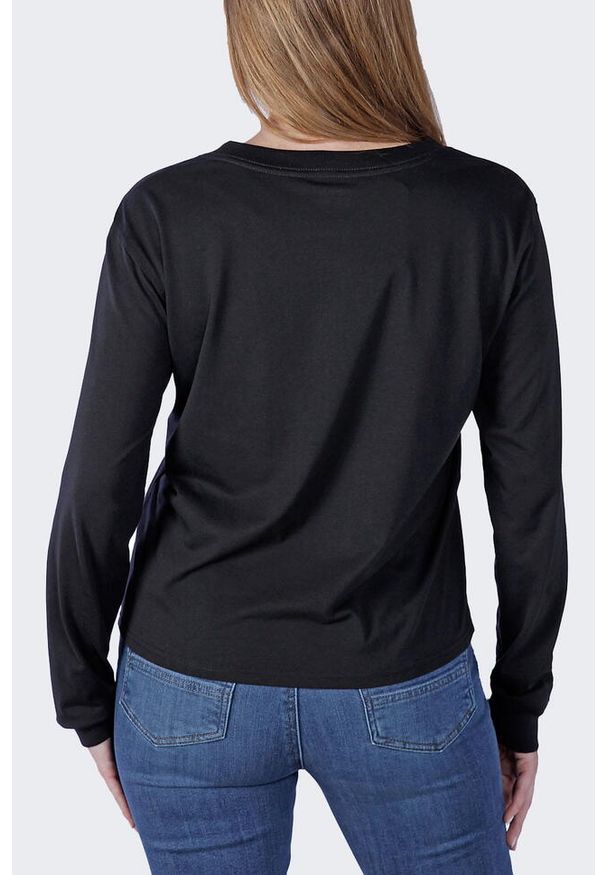Koszulka bawełniana damska z długim rękawem Carhartt Lightweight Pocket. Kolor: czarny. Materiał: bawełna. Długość rękawa: długi rękaw. Długość: długie