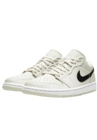 Buty do chodzenia damskie Nike Air Jordan 1 Retro. Kolor: czarny. Materiał: skóra. Szerokość cholewki: normalna. Sport: turystyka piesza