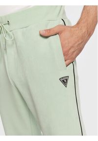 Guess Spodnie dresowe Harve Z2BB03 KBC00 Zielony Regular Fit. Kolor: zielony. Materiał: dresówka, syntetyk #4