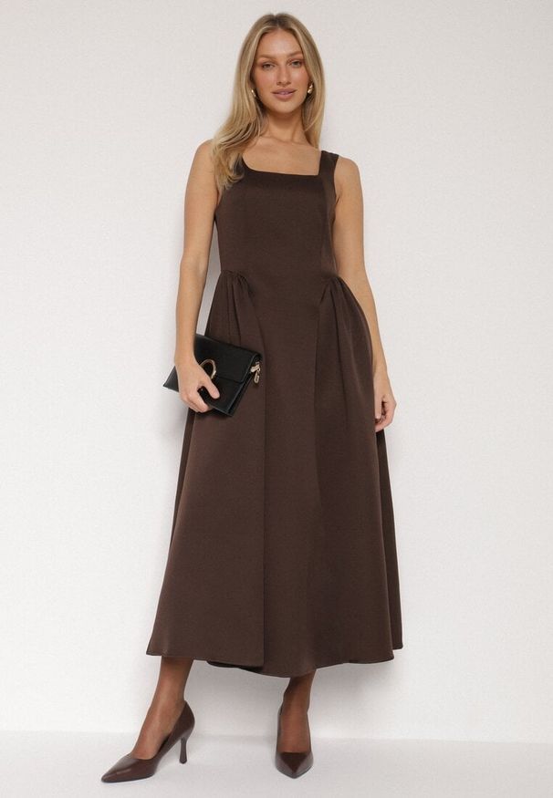 Born2be - Brązowa Rozkloszowana Sukienka na Szerokich Ramiączkach Reterna. Okazja: na imprezę. Typ kołnierza: dekolt kwadratowy. Kolor: brązowy. Długość rękawa: na ramiączkach. Styl: elegancki. Długość: mini