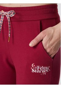 Femi Stories Spodnie dresowe Servi Bordowy Regular Fit. Kolor: czerwony. Materiał: bawełna, dresówka