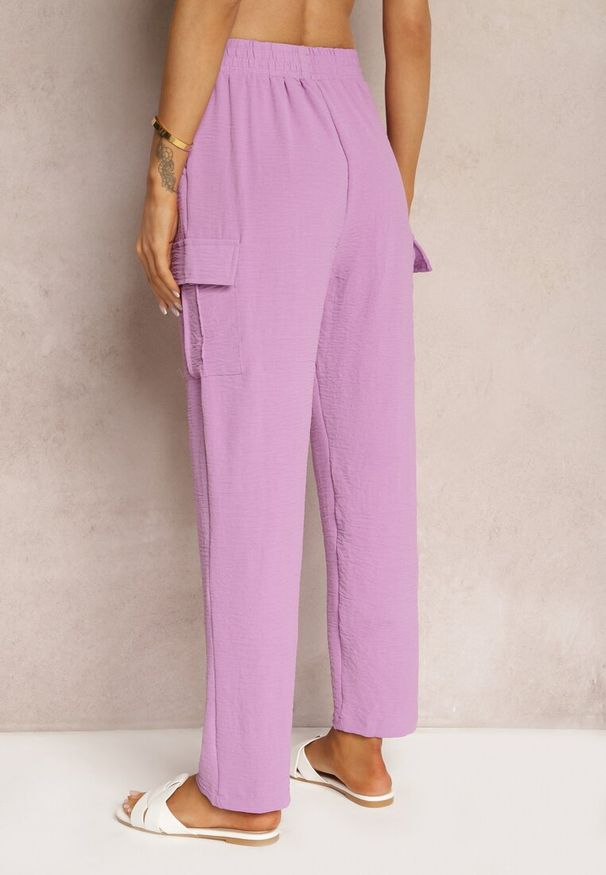 Renee - Ciemnofioletowe Spodnie High Waist o Kroju Bojówek z Kieszeniami Wykończone Gumką w Pasie Efiene. Okazja: na co dzień. Stan: podwyższony. Kolor: fioletowy. Styl: casual