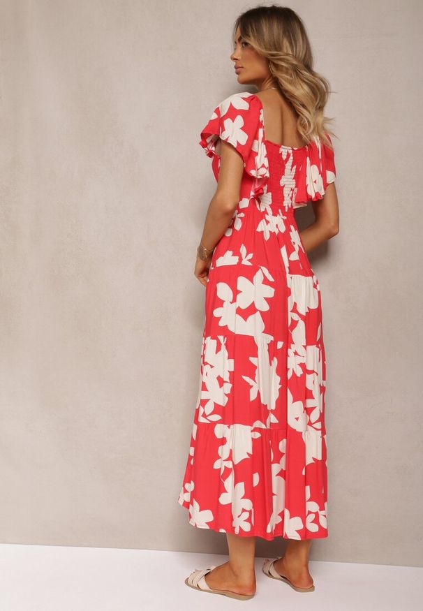 Renee - Czerwono-Biała Rozkloszowana Sukienka z Wiskozy z Gumką w Pasie Nansiane. Typ kołnierza: dekolt w serek. Kolor: czerwony. Materiał: wiskoza. Typ sukienki: rozkloszowane