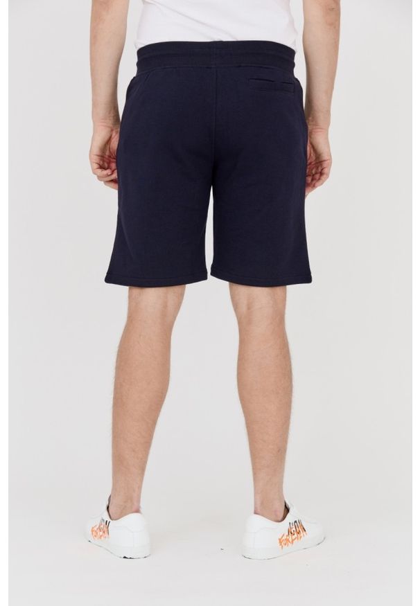 Guess - GUESS Granatowe dresowe szorty męskie, Rozmiar S. Kolor: niebieski. Materiał: bawełna, dresówka