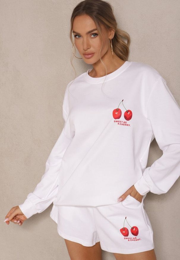 Renee - Biała Bluza z Bawełny o Klasycznym Kroju z Aplikacją w Wisienki Silzekia. Okazja: na co dzień. Kolor: biały. Materiał: bawełna. Długość rękawa: długi rękaw. Długość: długie. Wzór: aplikacja. Styl: klasyczny
