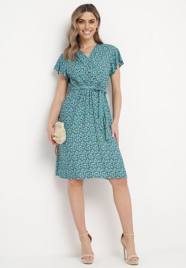 Born2be - Niebieska Sukienka z Wiskozy z Kopertowym Dekoltem i Gumką w Talii Moanalise. Kolor: niebieski. Materiał: wiskoza. Sezon: lato. Typ sukienki: kopertowe