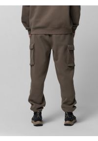outhorn - Spodnie dresowe joggery z kieszeniami cargo męskie - khaki. Kolor: brązowy. Materiał: dresówka #4