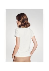 Ochnik - Bawełniany kremowy T-shirt damski. Okazja: na co dzień. Kolor: biały. Materiał: bawełna. Styl: casual #4