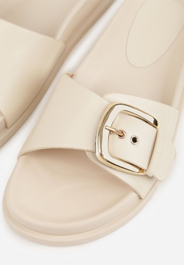 Renee - Beżowe Klapki na Platformie z Klamrą Molthoe. Okazja: na co dzień. Kolor: beżowy. Wzór: aplikacja. Obcas: na platformie. Styl: casual, elegancki