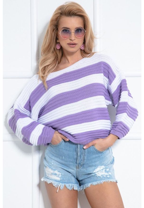 Fobya - Oversizowy Delikatny Sweterek w Paski - Fioletowy. Kolor: fioletowy. Materiał: bawełna. Wzór: paski
