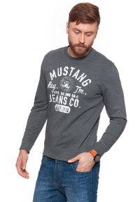 Mustang - BLUZA MUSTANG MĘSKA Logo Sweatshirt 1007641 4151. Kolor: szary. Wzór: nadruk, melanż #9