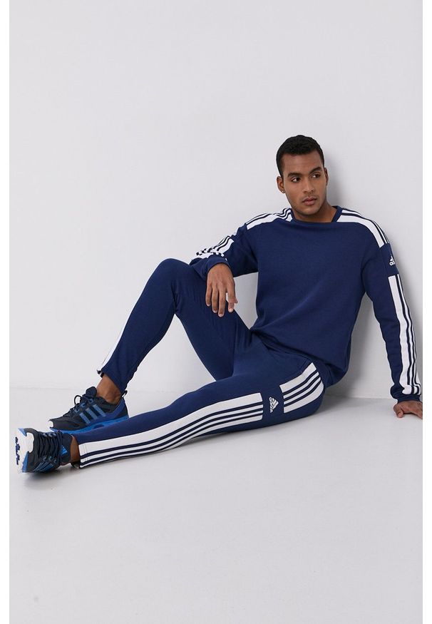 adidas Performance Bluza GT6639 męska kolor granatowy z aplikacją. Okazja: na co dzień. Kolor: niebieski. Materiał: poliester, dzianina. Wzór: aplikacja. Styl: casual