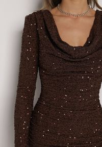 Born2be - Brązowa Dopasowana Sukienka Wieczorowa z Lejącym Dekoltem i Cekinami Siwedea. Okazja: na ślub cywilny, na wesele. Kolor: brązowy. Materiał: poliester. Długość rękawa: długi rękaw. Wzór: aplikacja. Styl: wizytowy #4